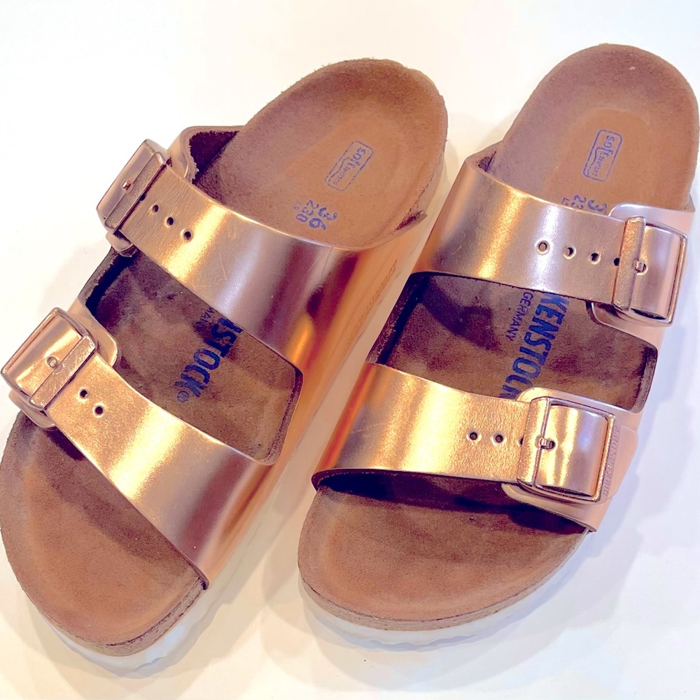 Birkenstock Arizona soft footbed. Women’s size 36. Metallic copper.
